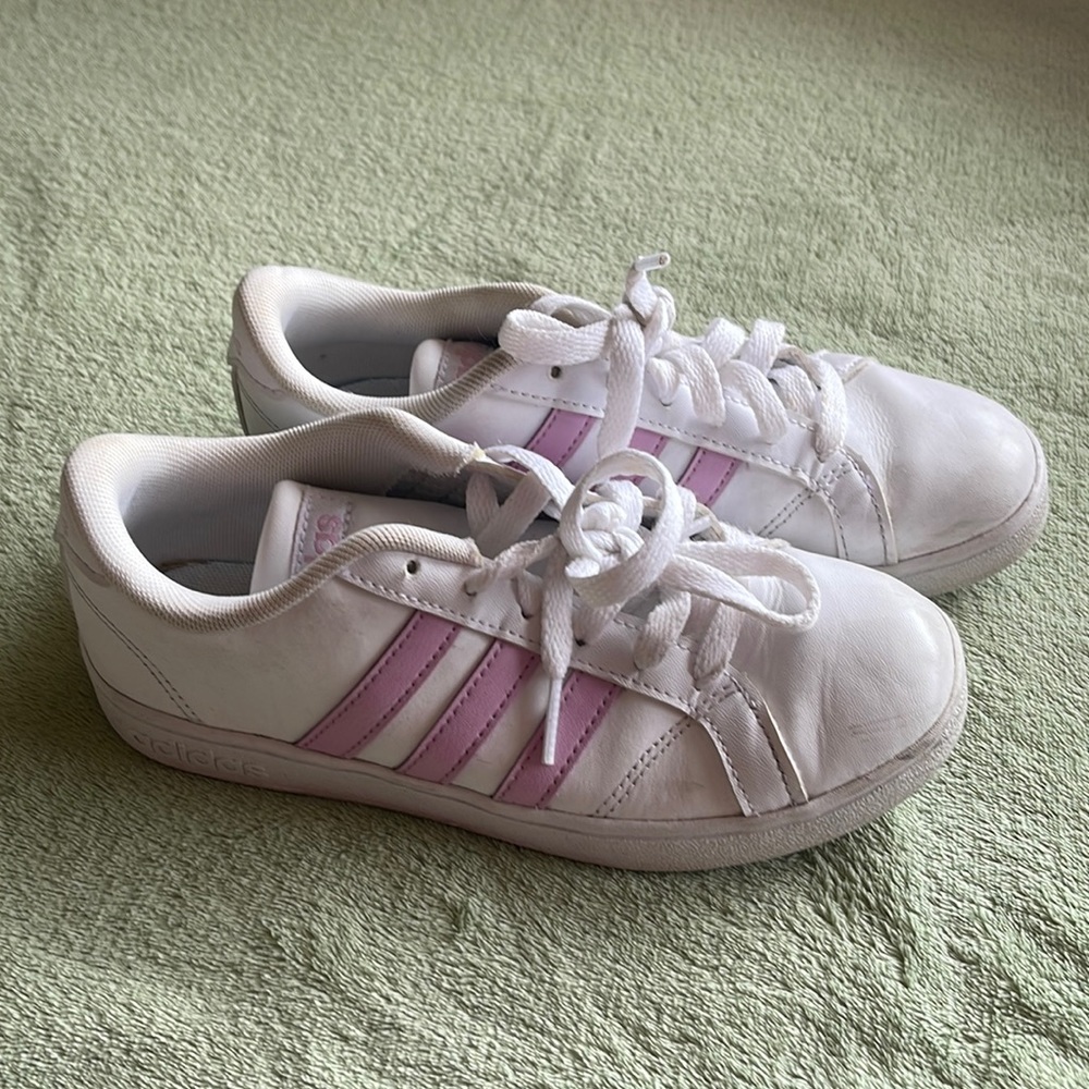 Adidas size 2 little girl